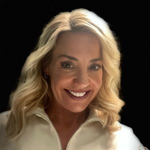 Meet your Posher, Adrianne